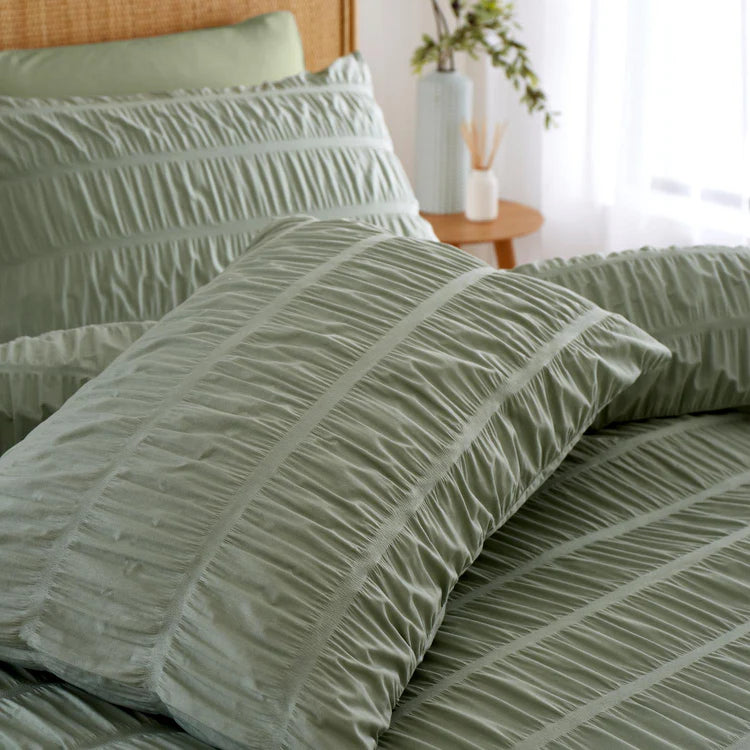 Catherine Lansfield Crinkle Seersucker Quilt Set | Green