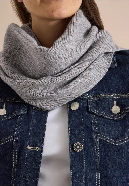 CECIL Small Knitted Triangle Scarf | Moonlight  573196