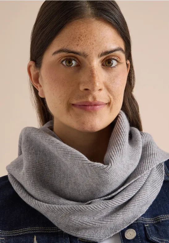 CECIL Small Knitted Triangle Scarf | Moonlight  573196