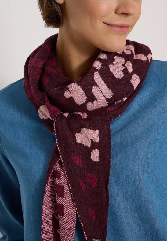 Cecil Graphic Pattern Knit Triangle Scarf | Berry 573279