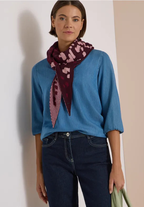 Cecil Graphic Pattern Knit Triangle Scarf | Berry 573279