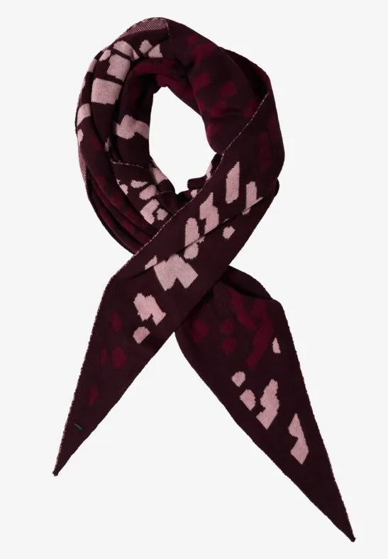 Cecil Graphic Pattern Knit Triangle Scarf | Berry 573279