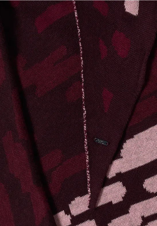 Cecil Graphic Pattern Knit Triangle Scarf | Berry 573279