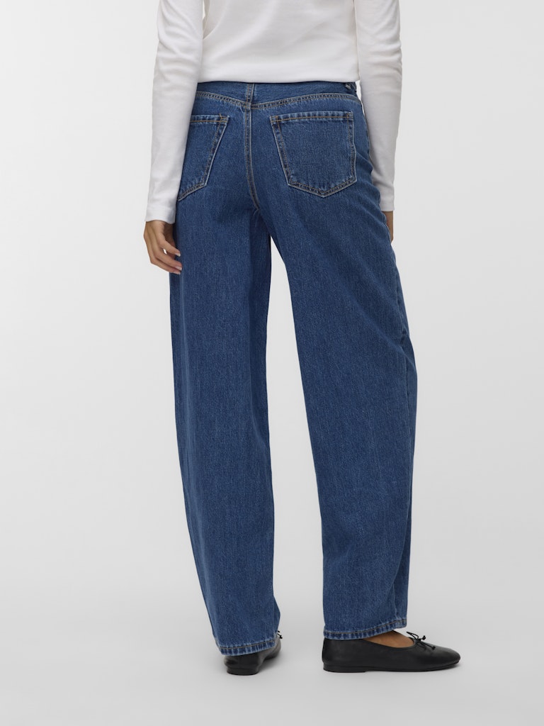 Vero Moda Billie HR Barrel Ank Jeans | Med Blue