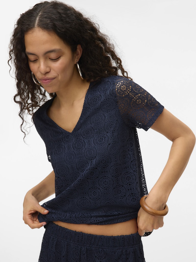 Vero Moda Maya SS V Neck Top| Navy