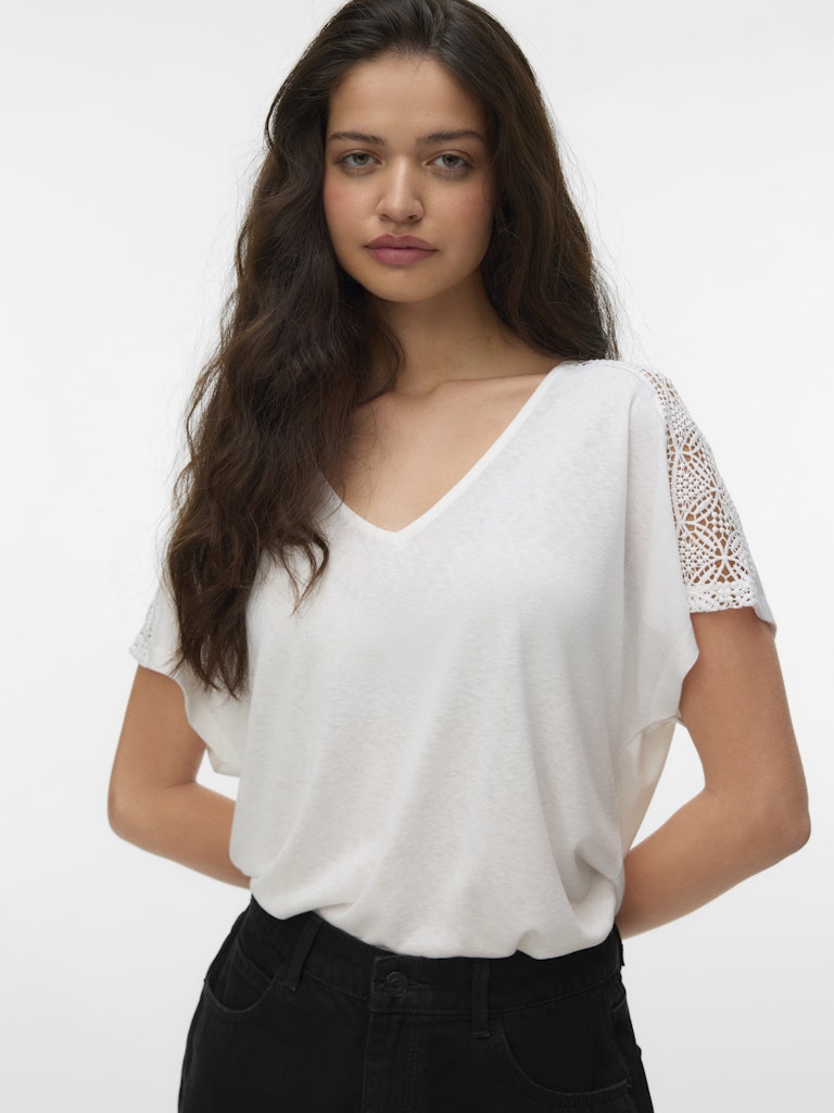 Vero Moda  Kelia S/S V-Neck Top | Snow White