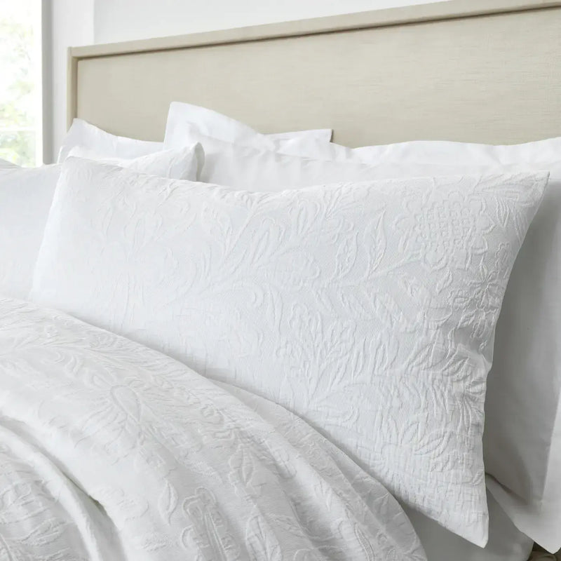 Bianca Embrodery Floral Quilt Set | White