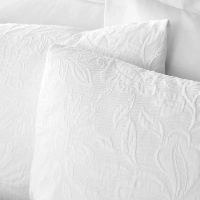 Bianca Embrodery Floral Quilt Set | White