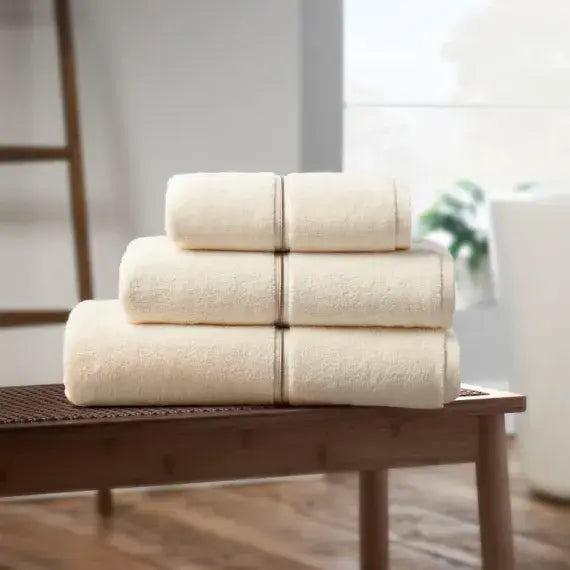 Bianca Zero Twist Satin Stitch Towel |Cream
