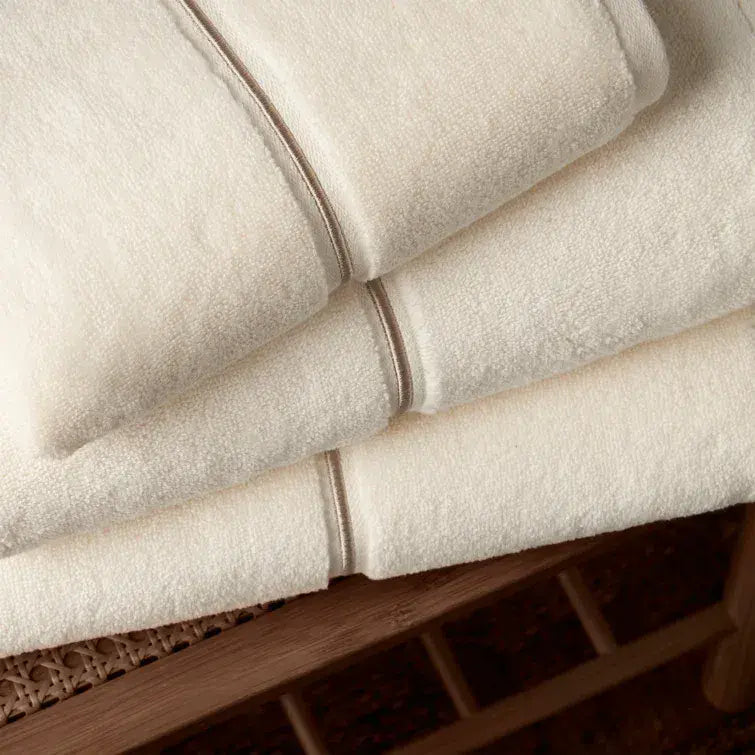 Bianca Zero Twist Satin Stitch Towel |Cream