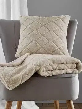 Catherine Lansfield Cosy Diamond Throw | Natural