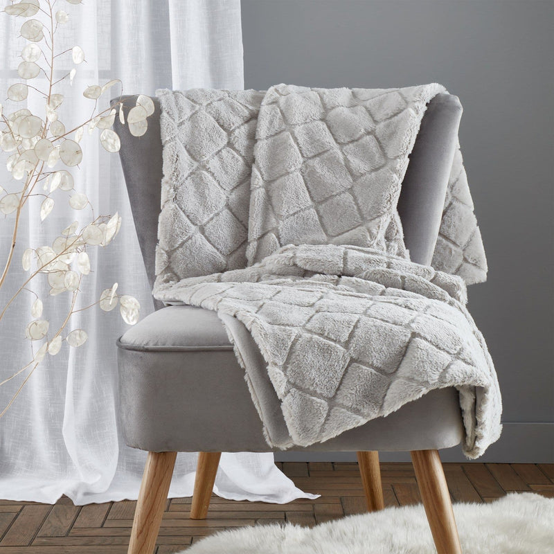 Catherine Lansfield Cosy Diamond Throw | Silver