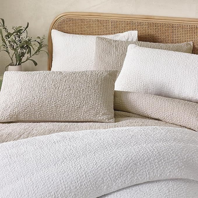 Catherine Lansfield Crinkle Seersucker Quilt Set| Natural