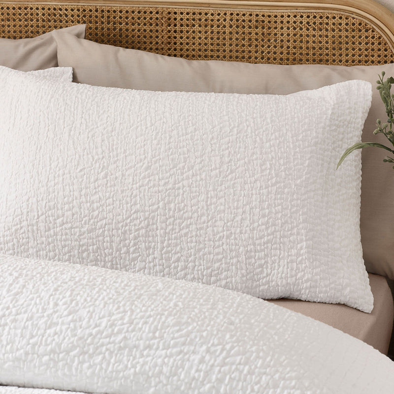 Catherine Lansfield Crinkle Seersucker Quilt Set| White