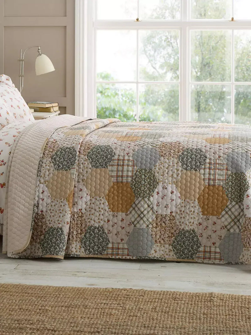 Catherine Lansfield  Floral Patchwork Bedspread  220x230 cm | Natural