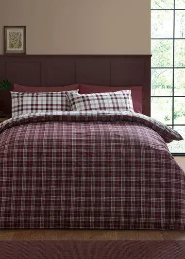 Catherine Lansfield Kelso Quit Set | Plum