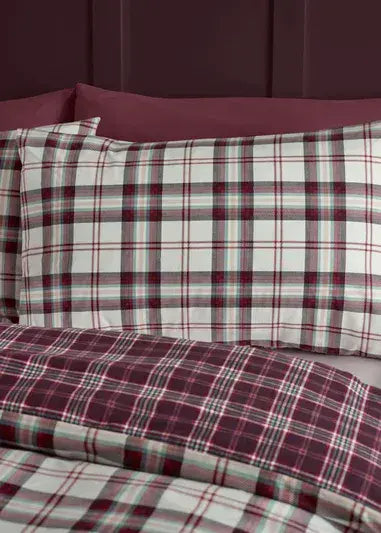 Catherine Lansfield Kelso Quit Set | Plum