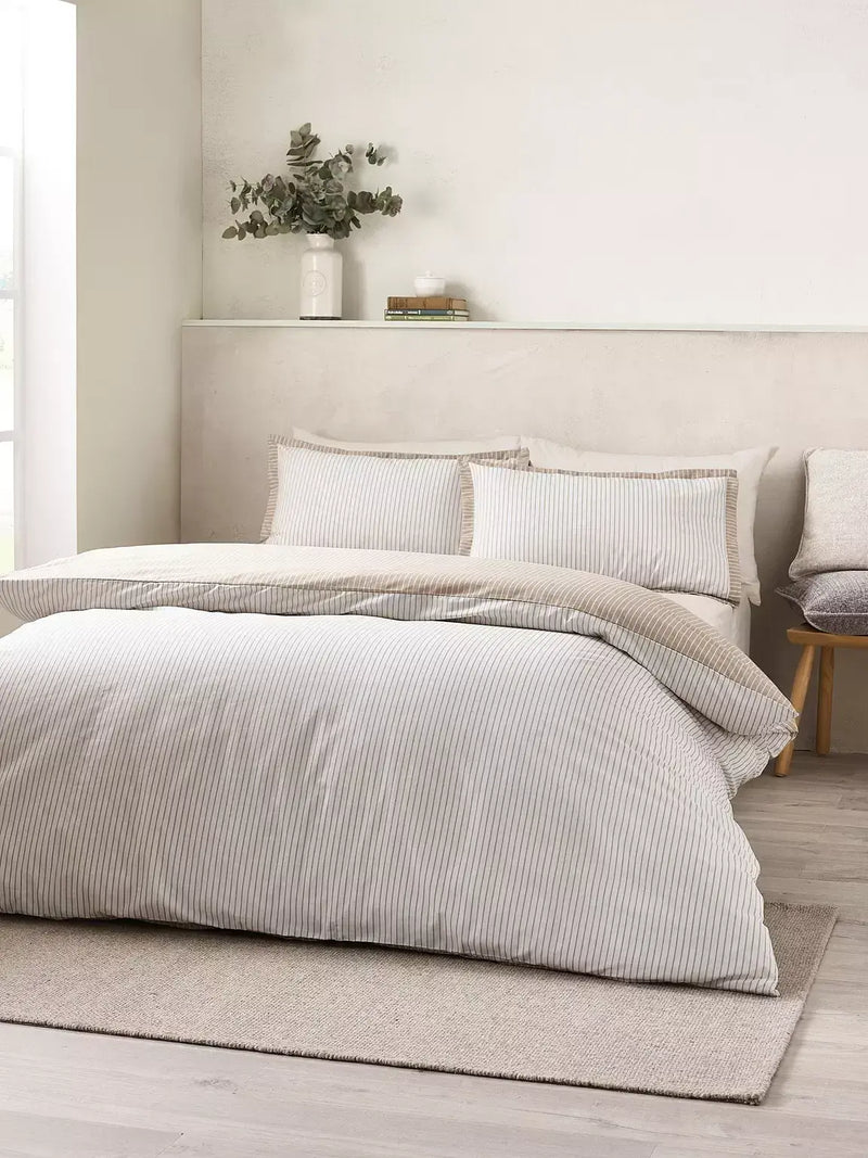 Catherine Lansfield Oxford Pinstripe Quilt Set| Natural