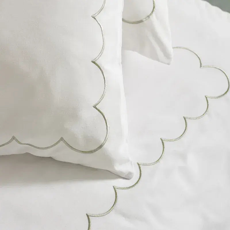 Catherine Lansfield  Scallop Border Quilt Set | White/green