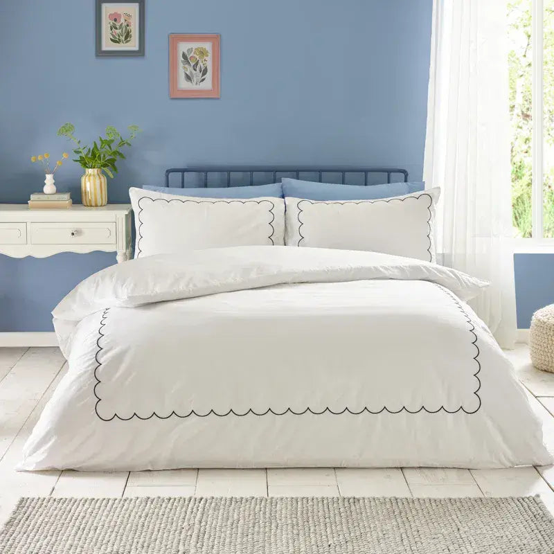 Catherine Lansfield  Scallop Border Quilt Set | White/Navy