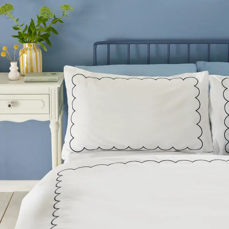 Catherine Lansfield  Scallop Border Quilt Set | White/Navy
