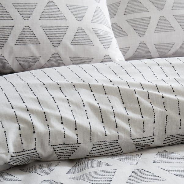 Catherine Lansfield  Tufted Print Quilt Set  | Natural