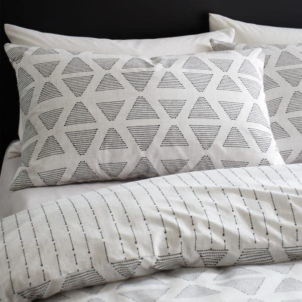 Catherine Lansfield  Tufted Print Quilt Set  | Natural