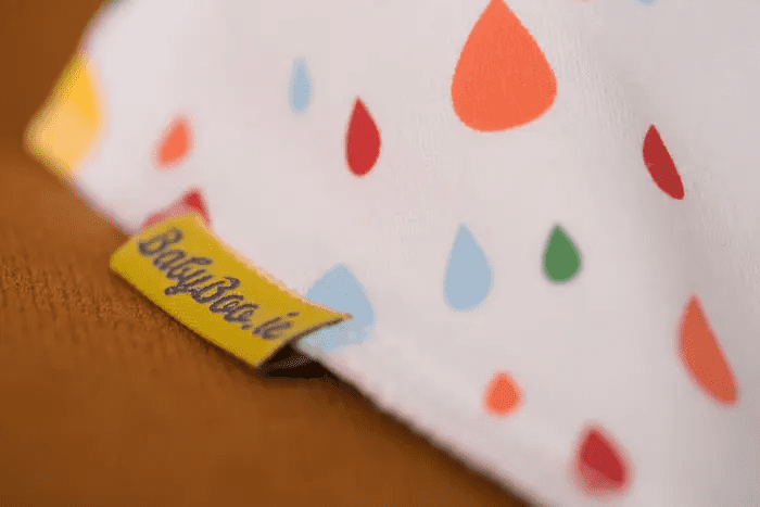 RAINDROPS ORGANIC COTTON DRIBBLEBOO BANDANA BIB