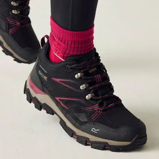 Regatta  Holcombe Walking Shoes | Black  RWF873