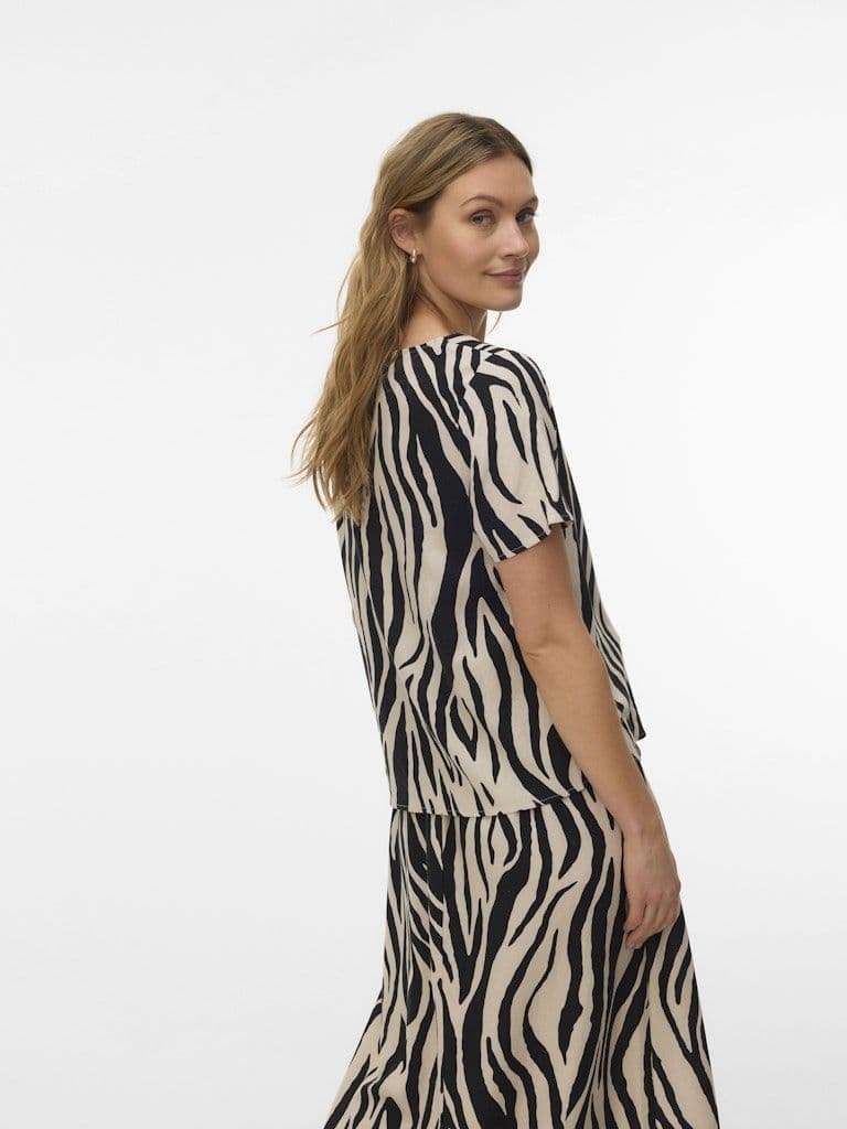 Vero Moda Mymilo S/S V-Neck Top | Silver