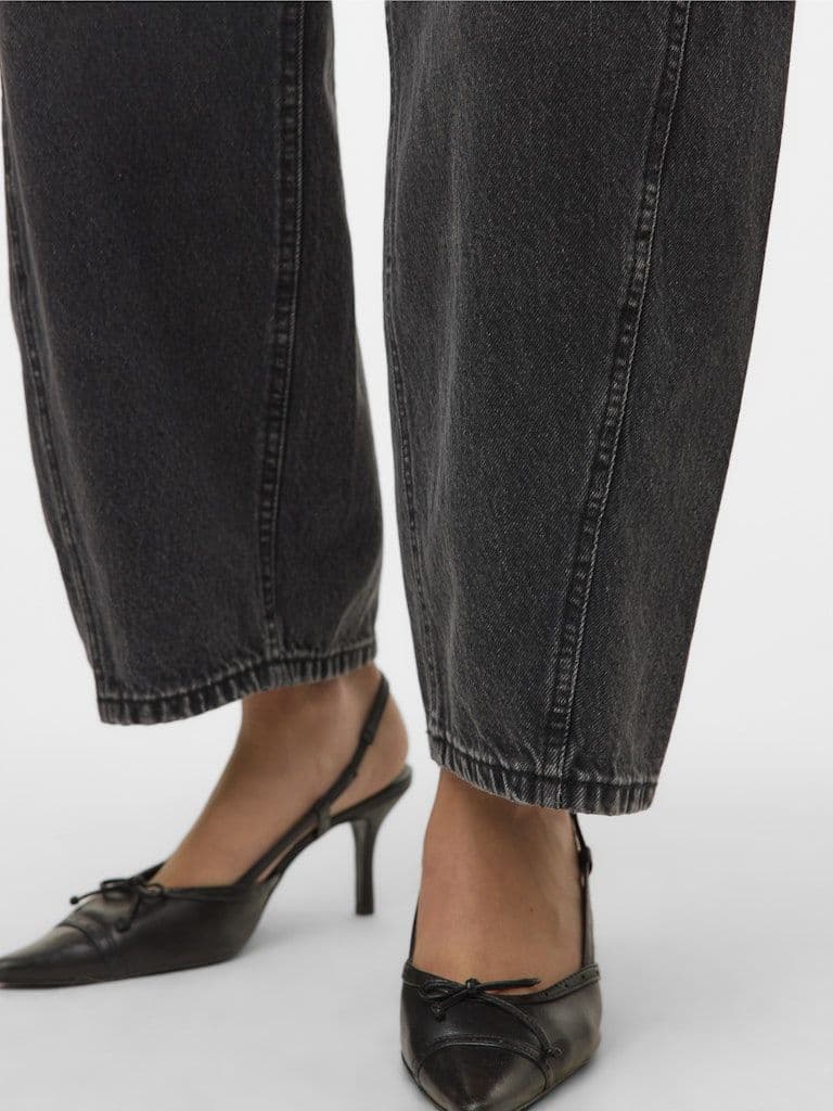 Vero Moda Zelda HR Barrel Denim Jeans | Black